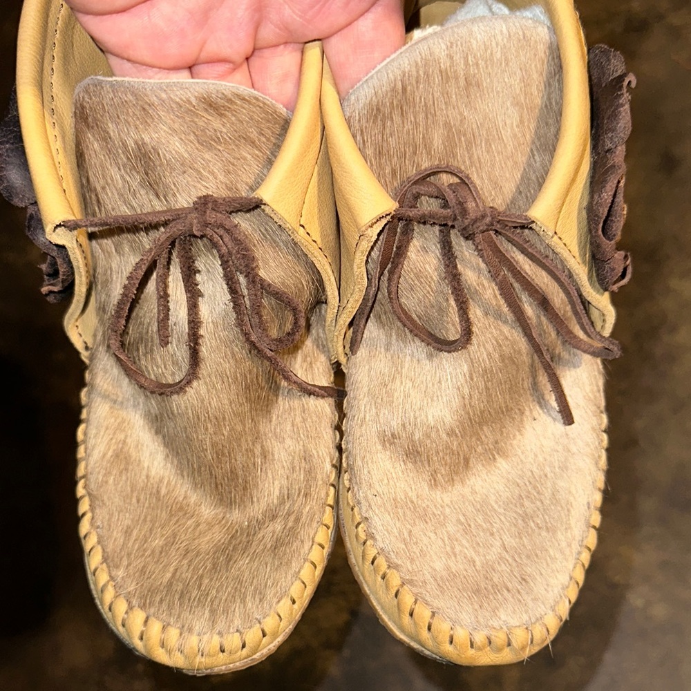 Women's Floral Moccasins in Tan and Teal - Picture 6 of 8